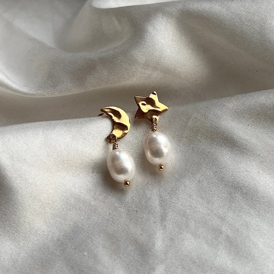 Øreringe med måne, stjerne og ferskvandsperler Guld