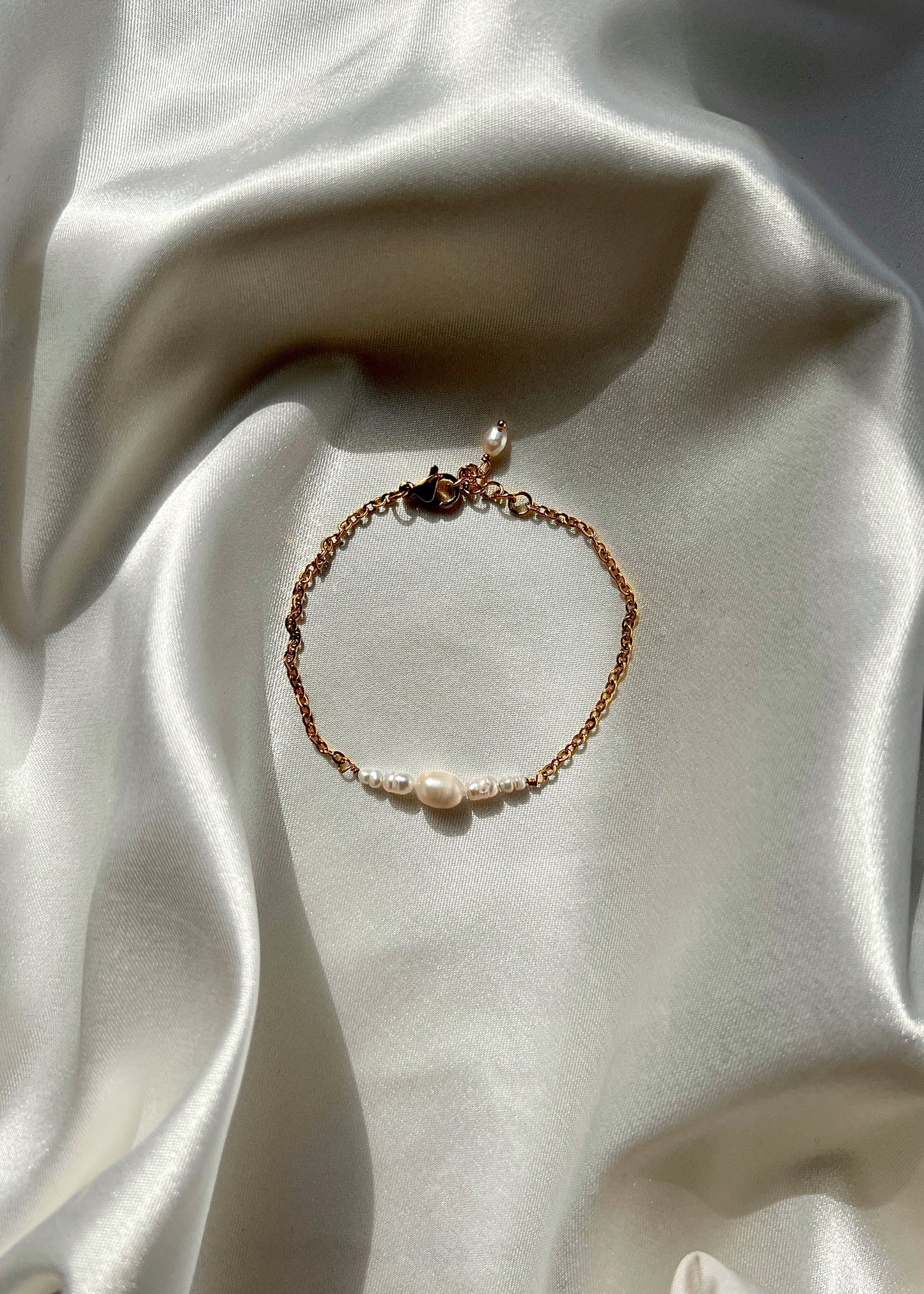 Bracelet with varying freshwater pearls Gold