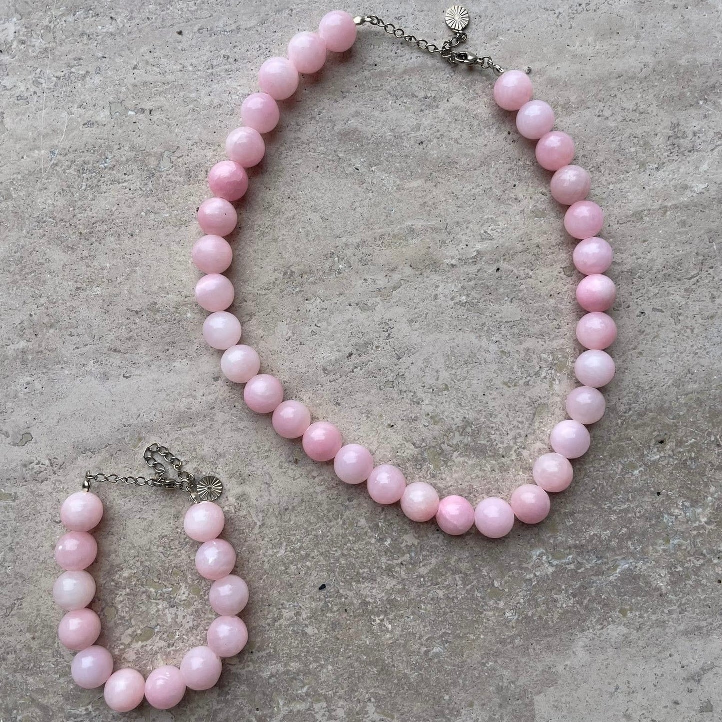 Armbånd med lyserøde jade perler Sølv