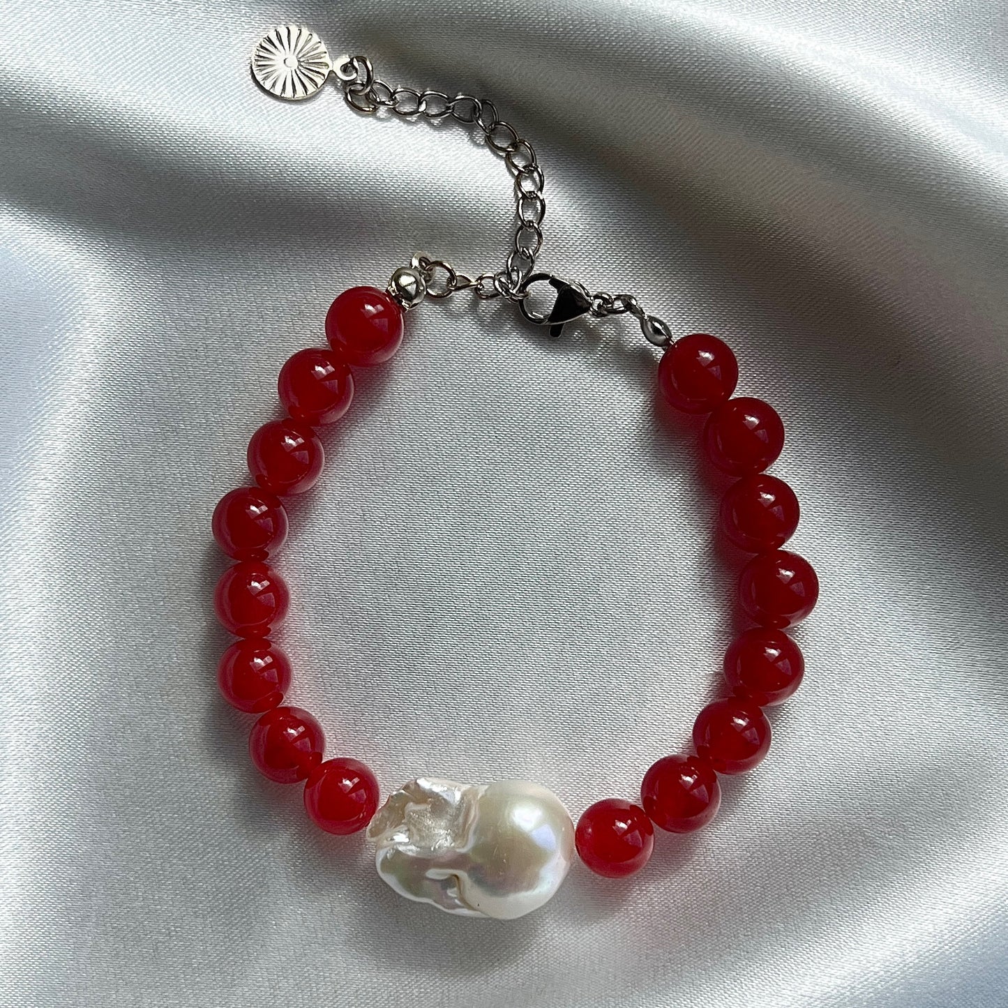Armbånd med barok ferskvandsperle Rød Sølv