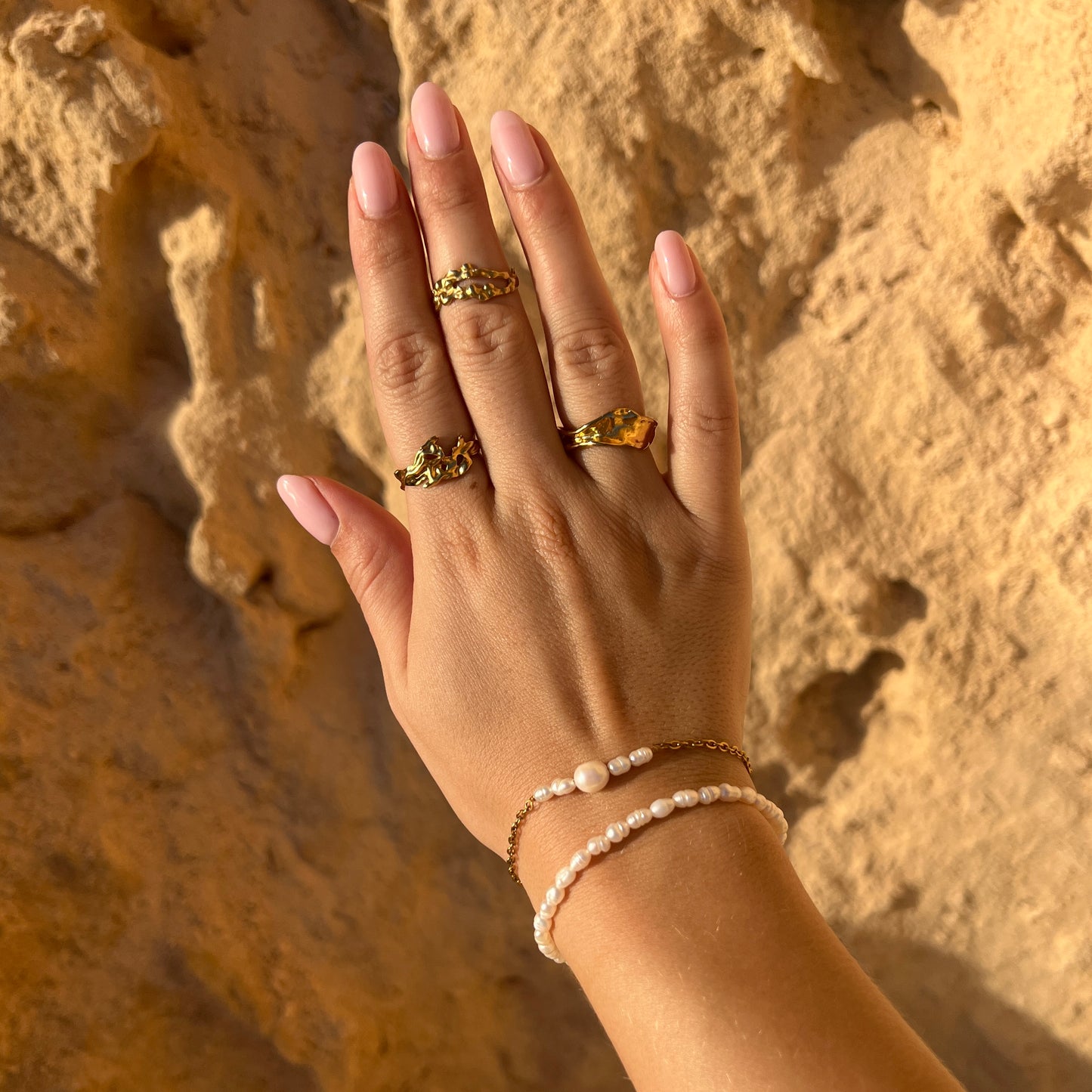Armbånd med små ferskvandsperler Guld
