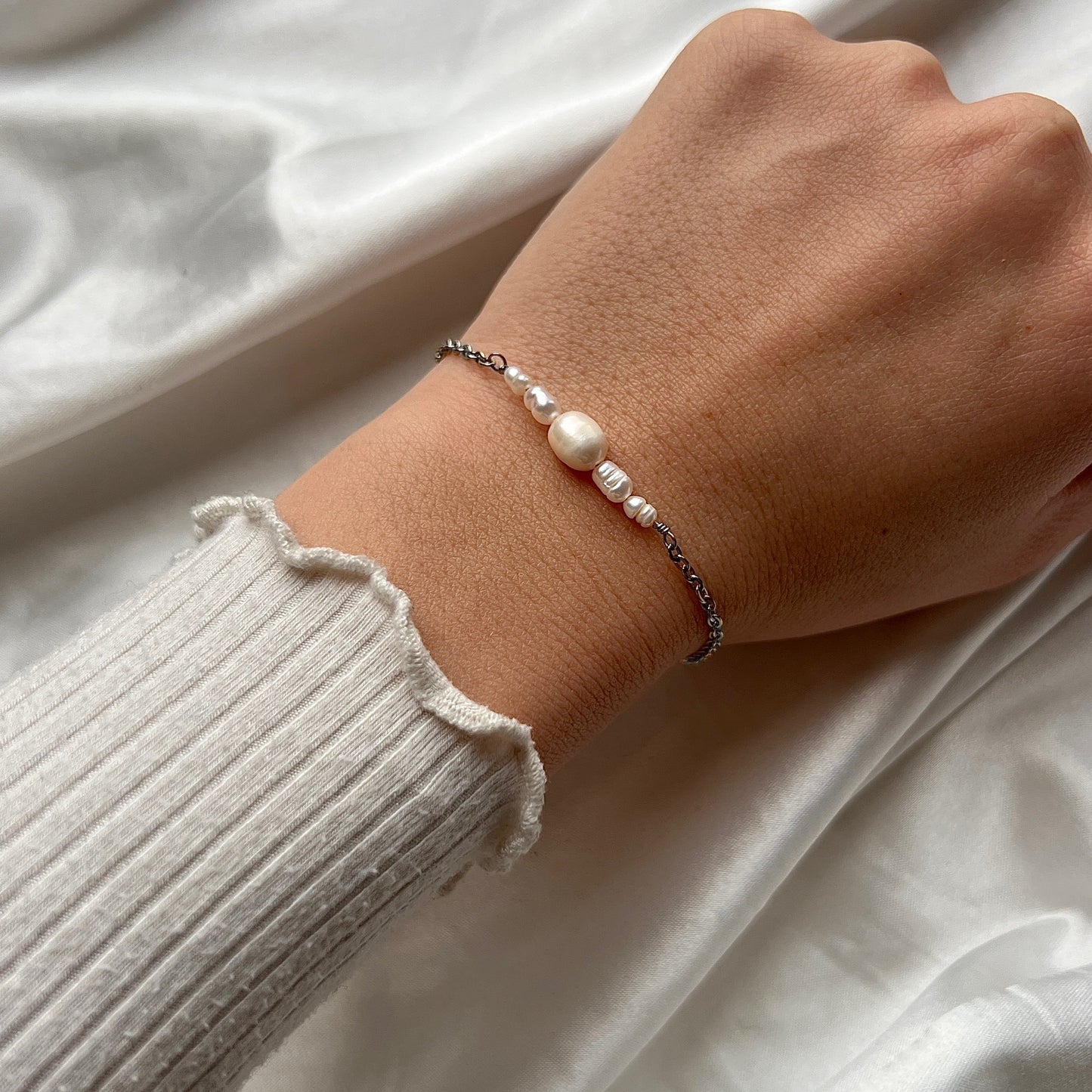 Bracelet with varying freshwater pearls Silver