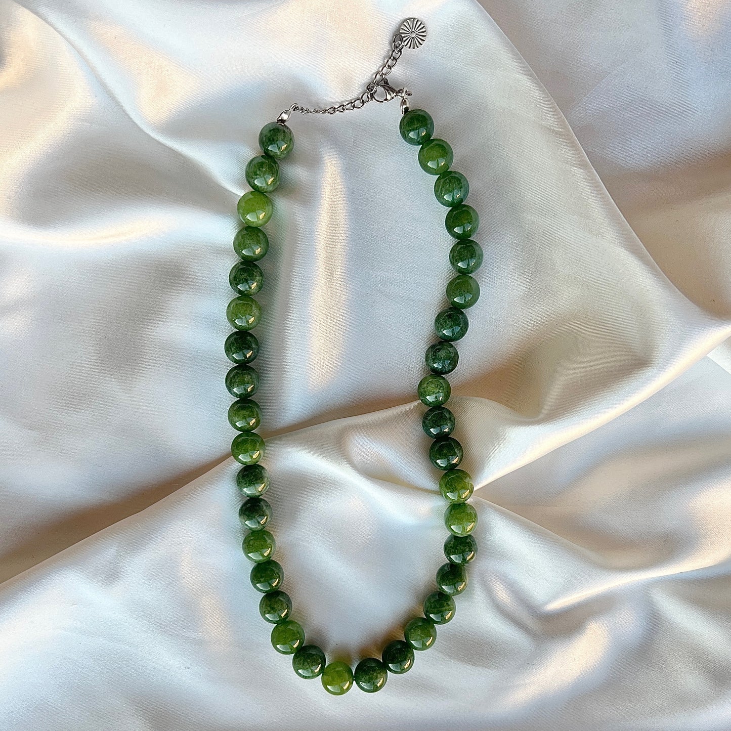 Necklace with green jade beads Silver