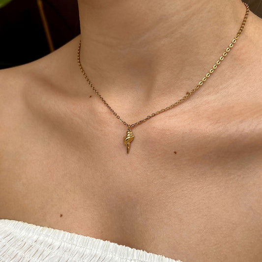 Halskæde med konkylie Guld