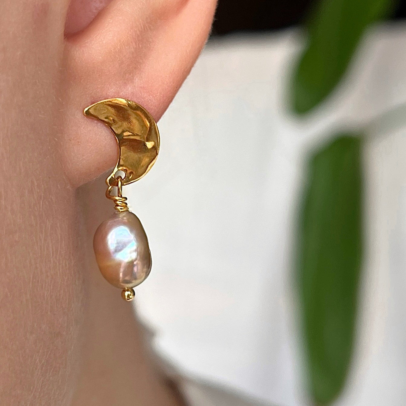 Øreringe med måne, stjerne og rosa ferskvandsperler Guld