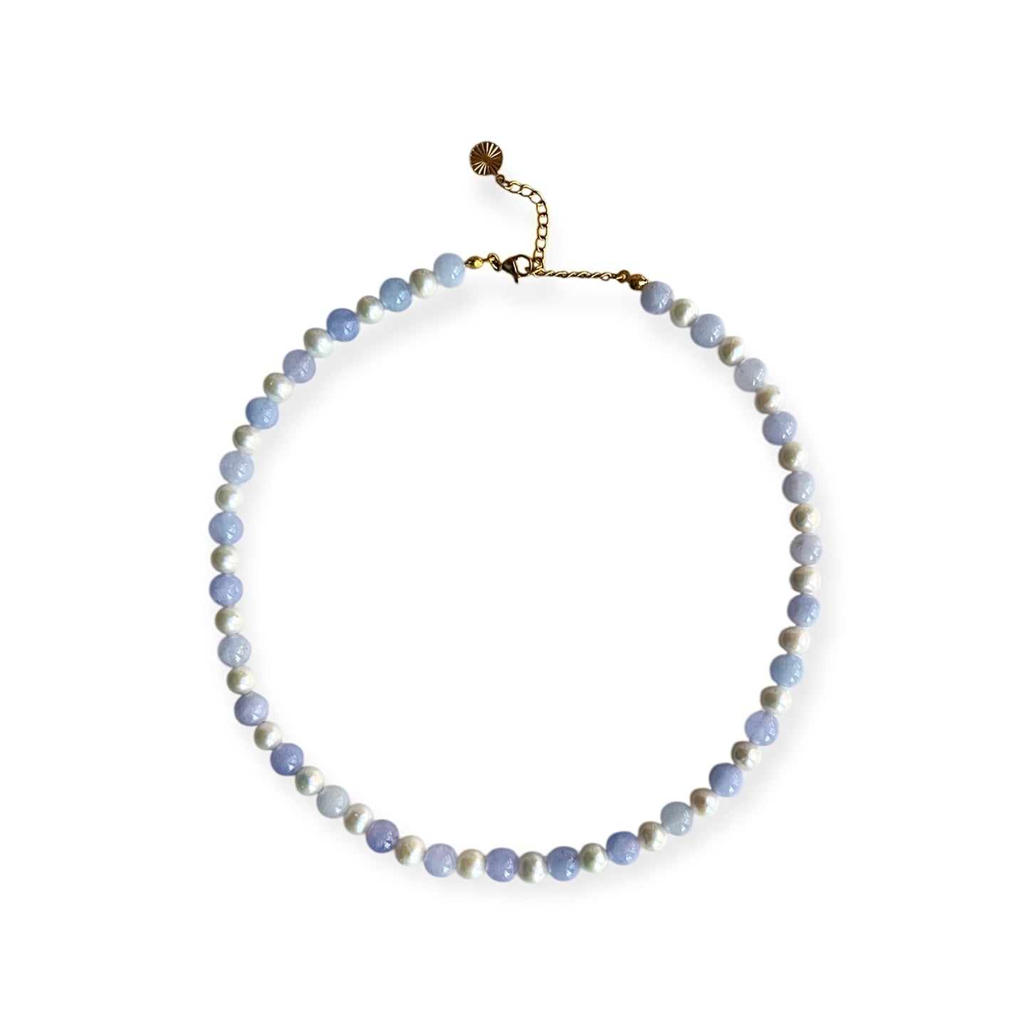 Halskæde med ferskvandsperler og blå jade Guld