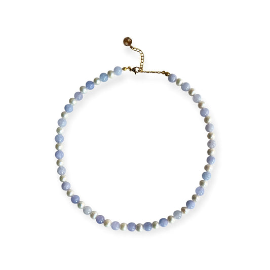 Halskæde med ferskvandsperler og blå jade Guld