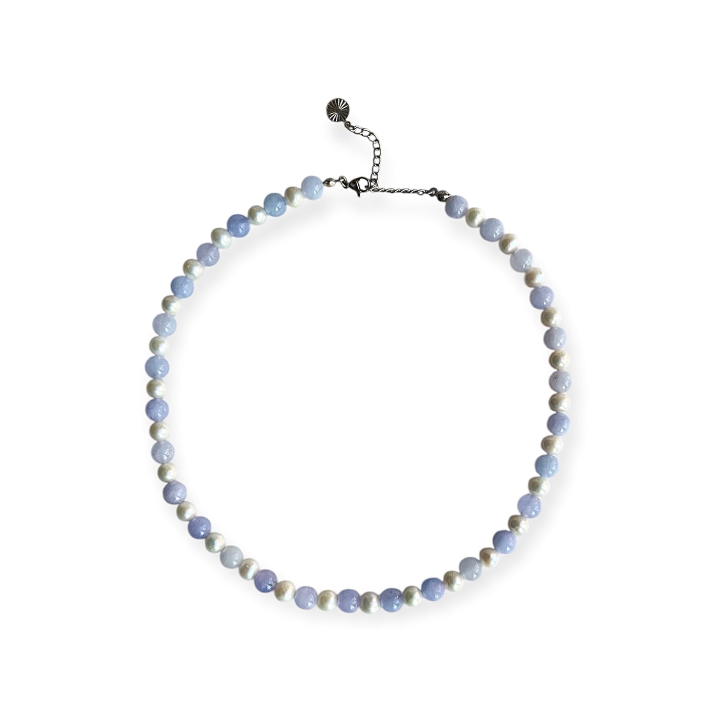 Halskæde med ferskvandsperler og blå jade Sølv