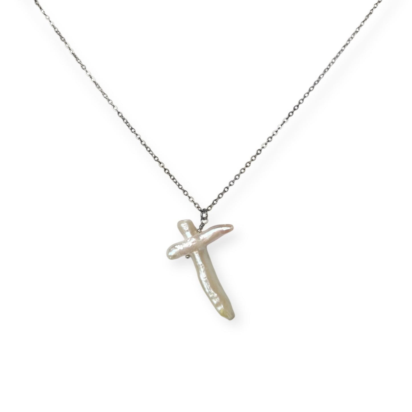 Halskæde med kors ferskvandsperle Sølv