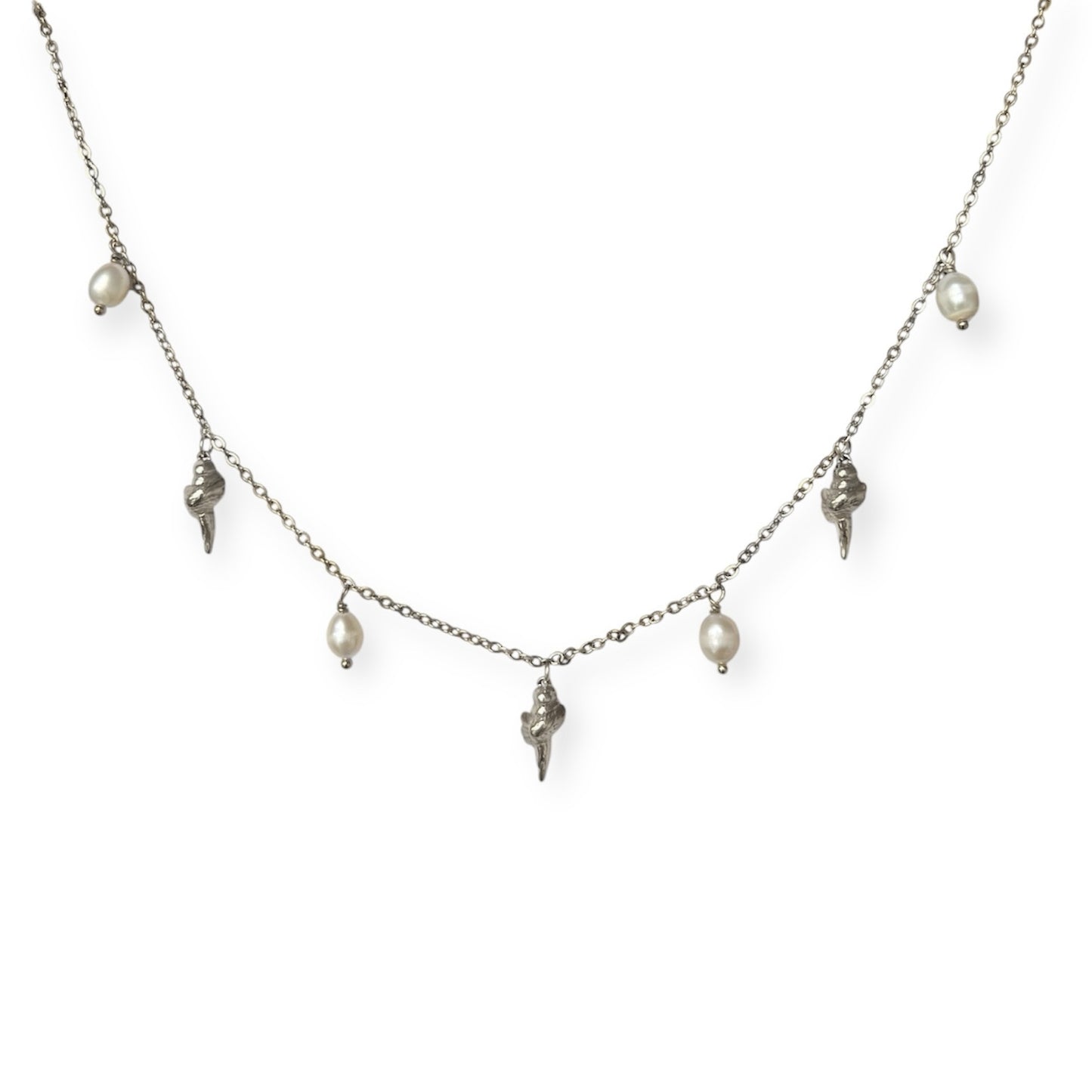 Halskæde med konkylier og ferskvandsperler Sølv