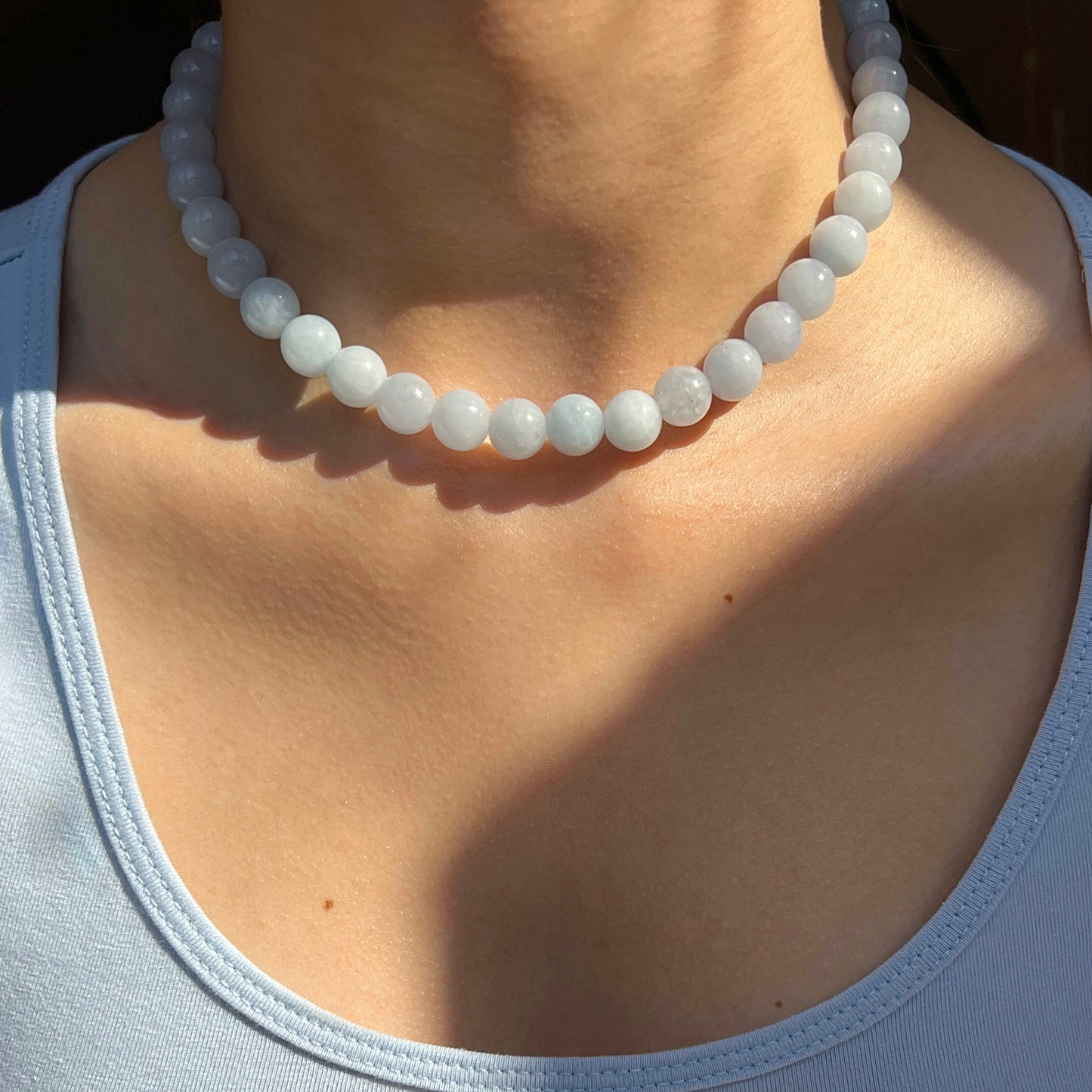 Halskæde med lyseblå jadeperler Sølv