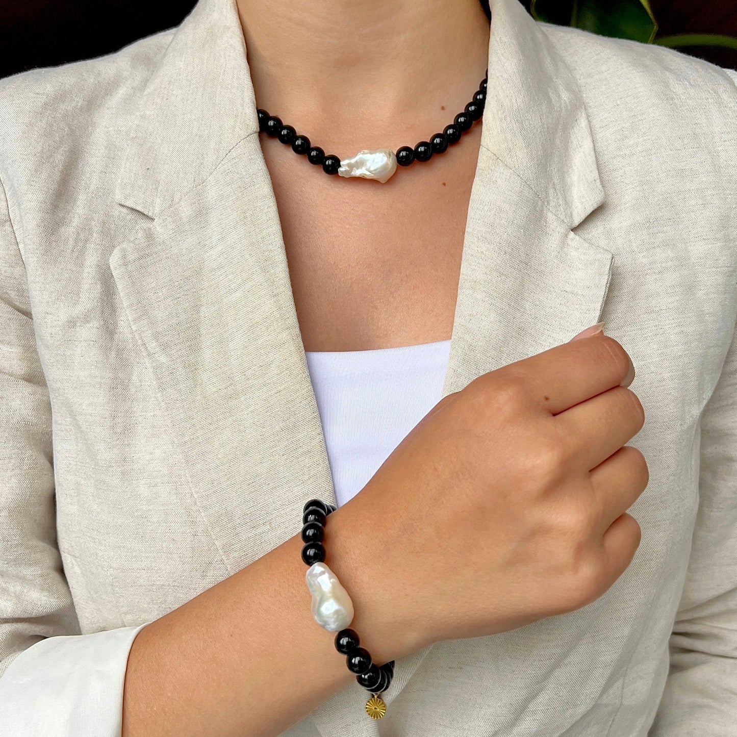 Halskæde med barok ferskvandsperle Sort Sølv