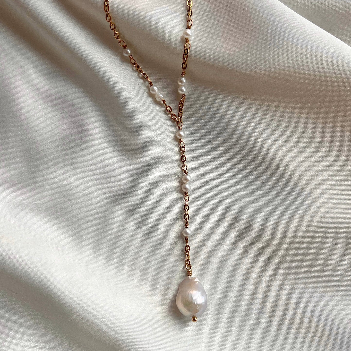 Y-halskæde med ferskvandsperler Guld