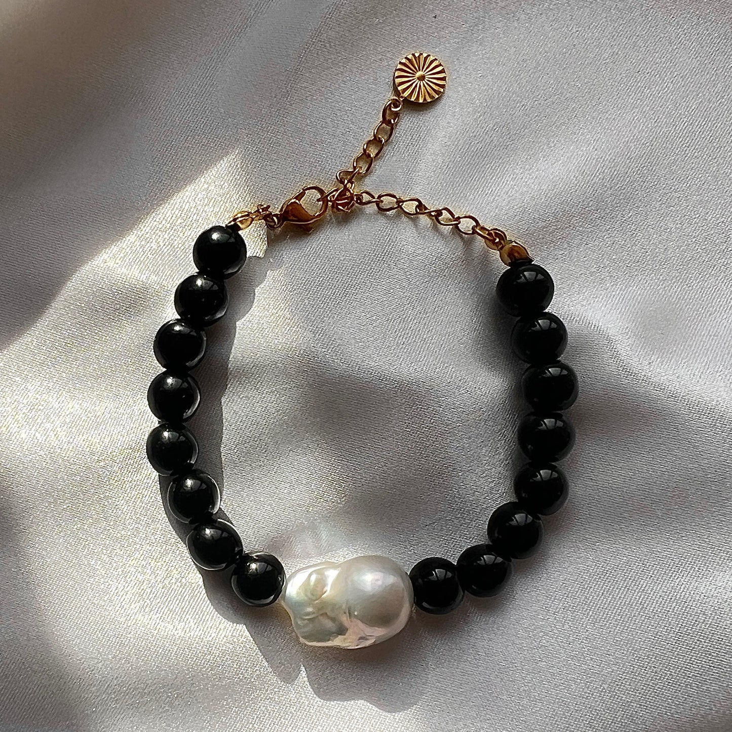 Armbånd med barok ferskvandsperle Sort Guld