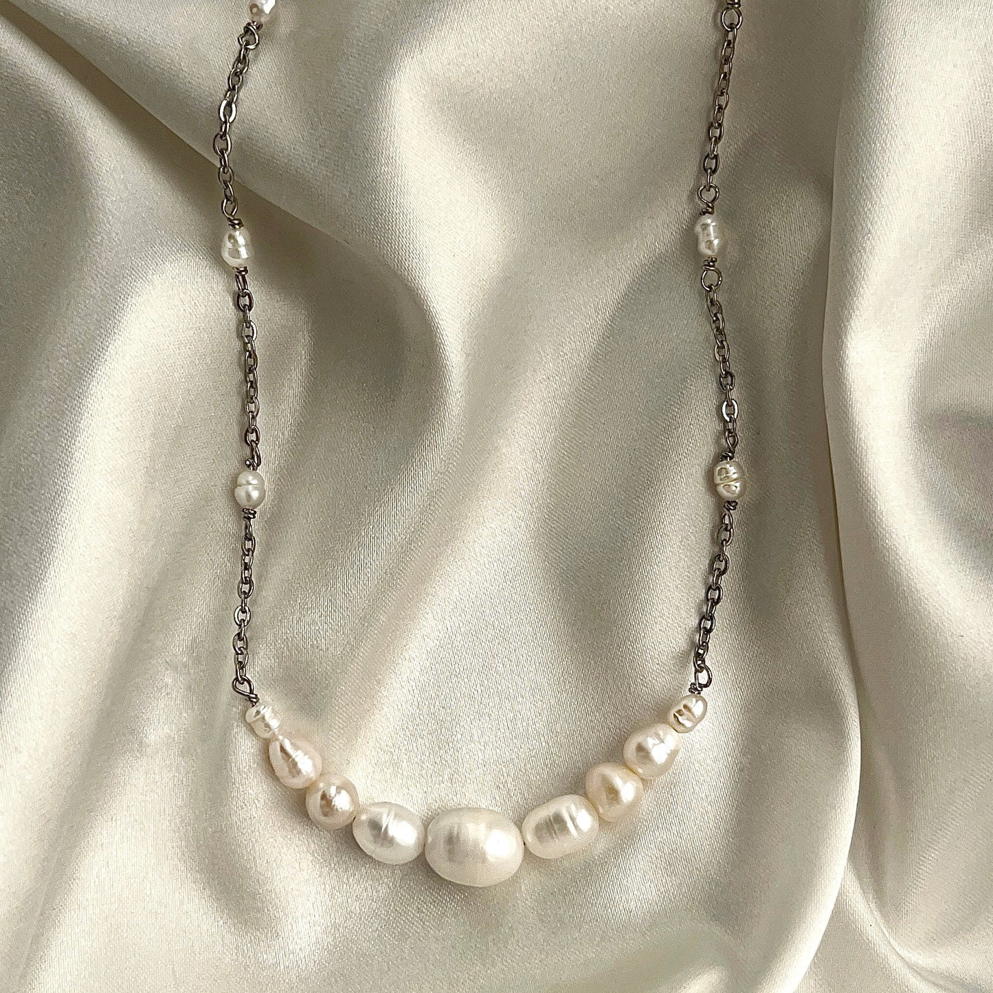 Halskæde med ferskvandsperler Sølv