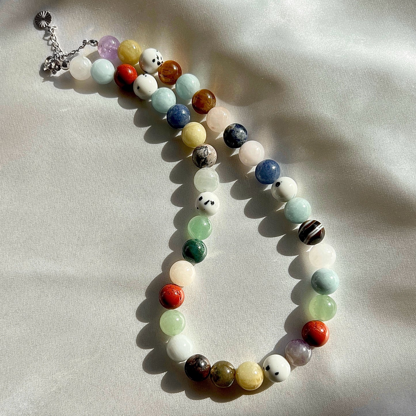 Halskæde mix stenperler Sølv