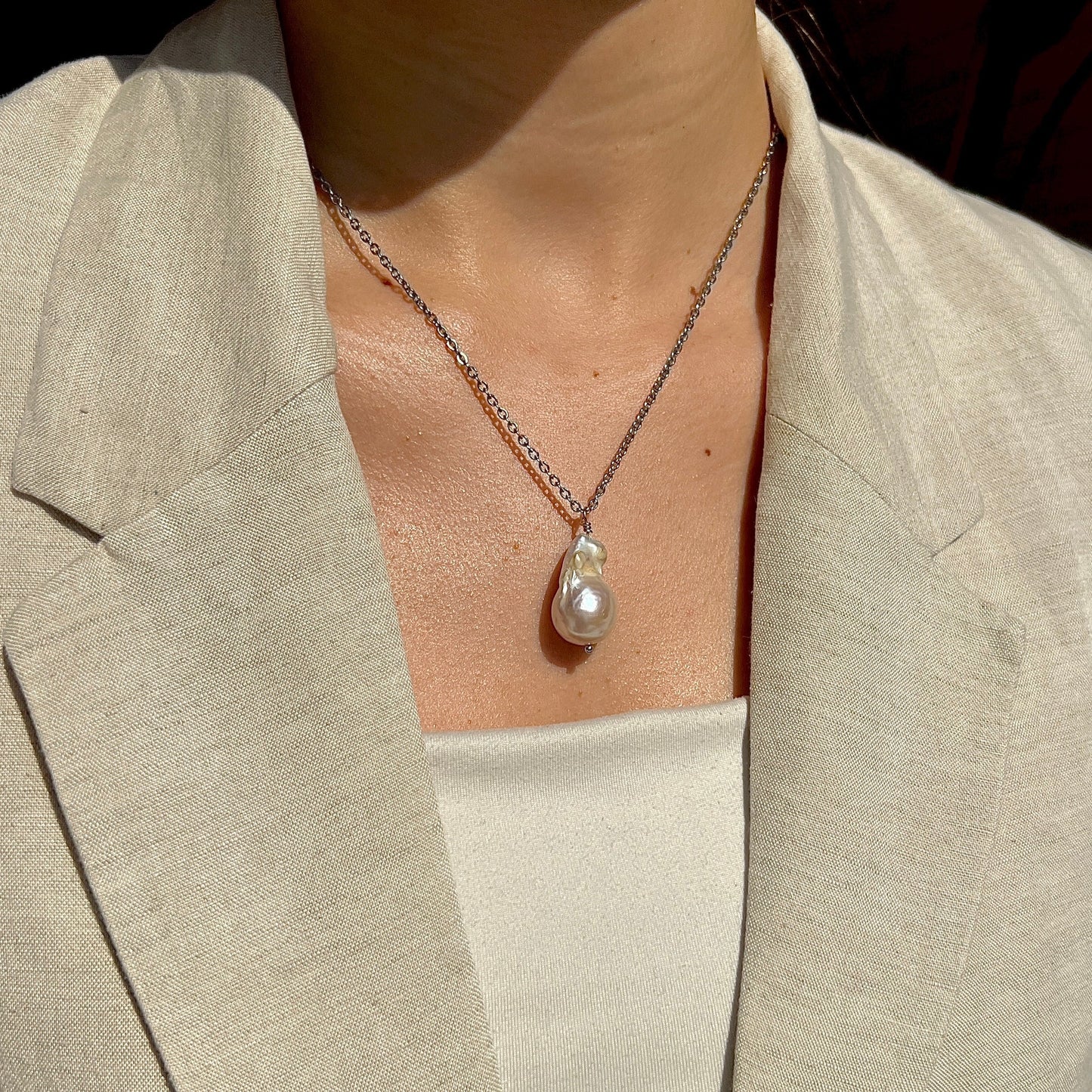 Halskæde med barok ferskvandsperle Sølv