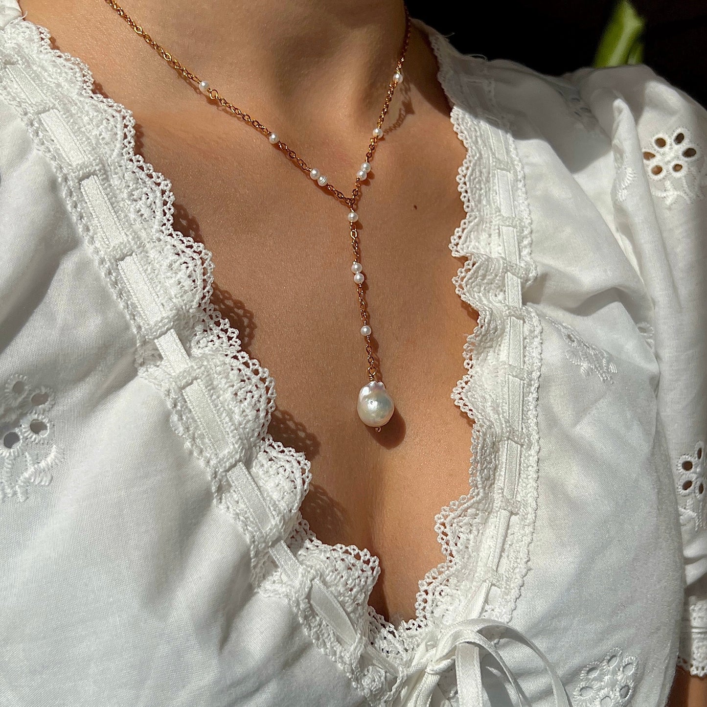 Y-halskæde med ferskvandsperler Guld