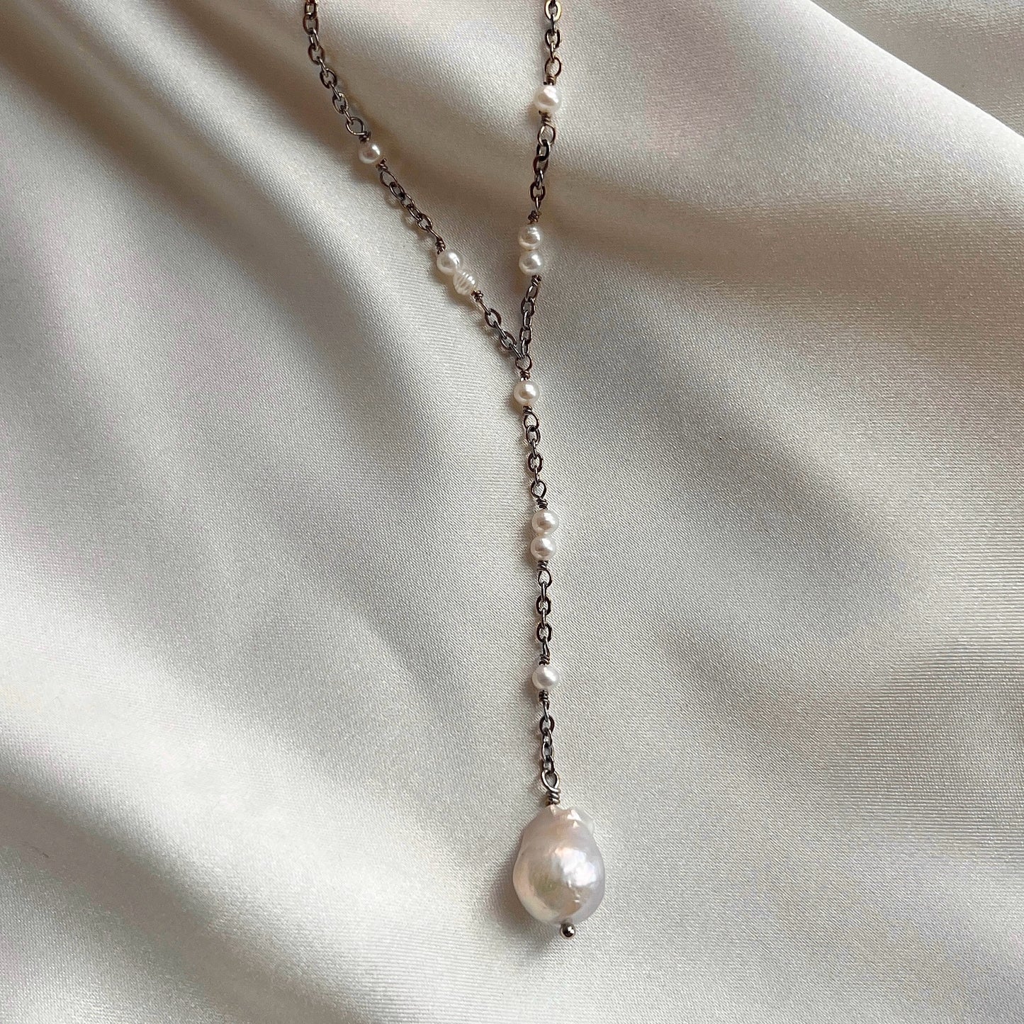 Y-halskæde med ferskvandsperler Sølv